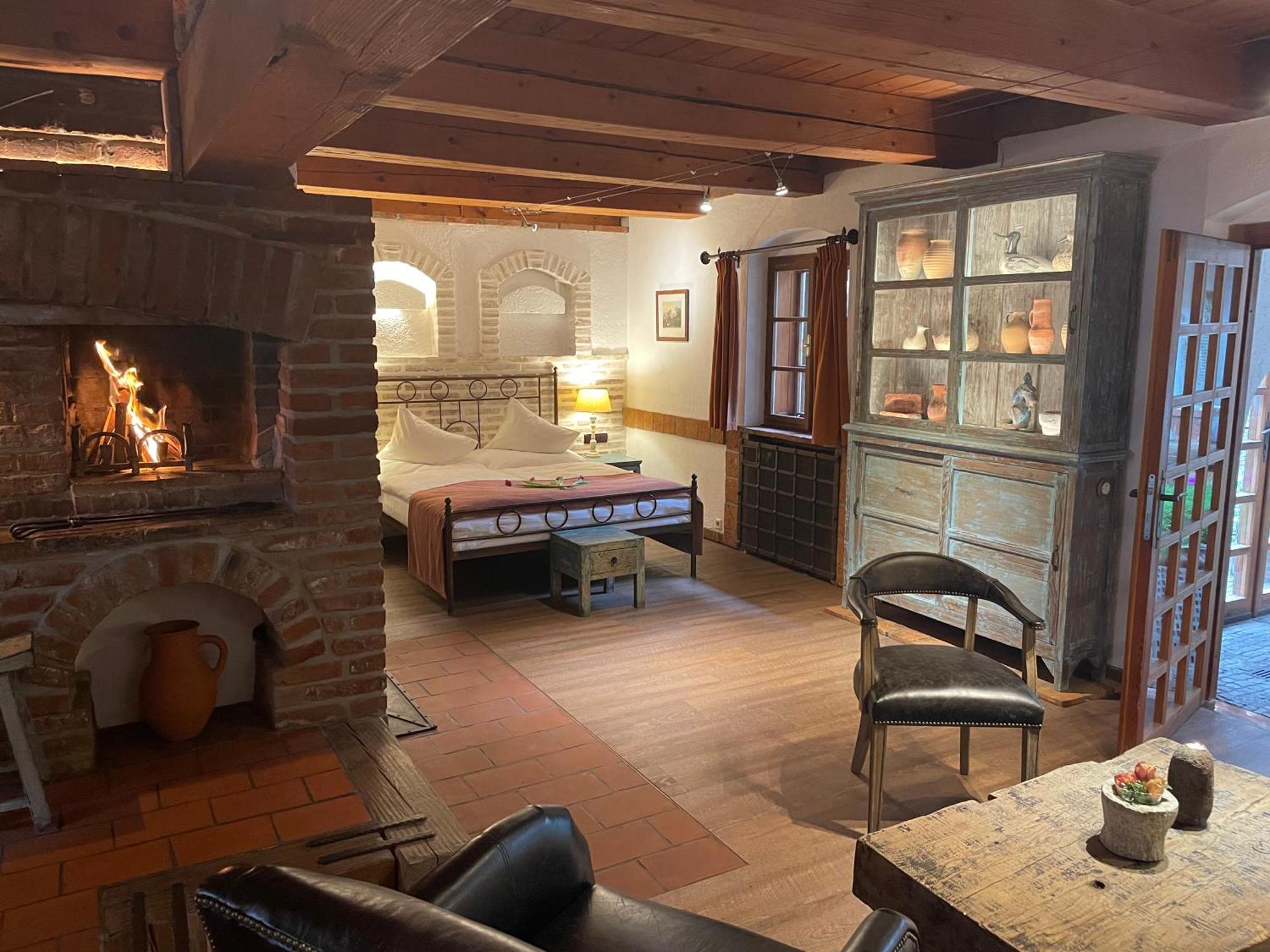 Romantik Hotel U Raka Прага Екстериор снимка